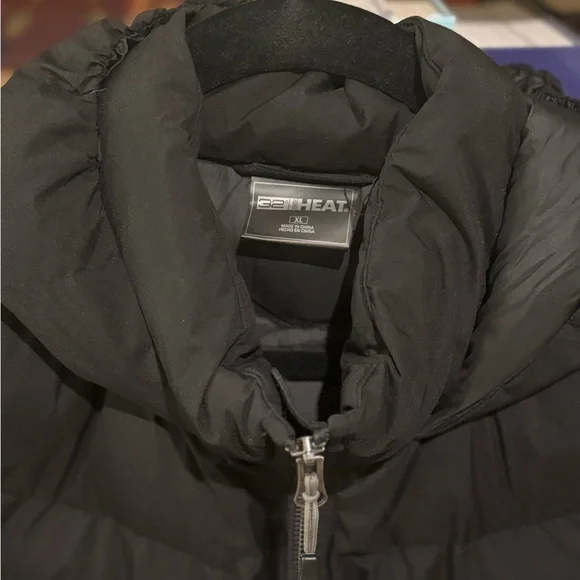 32 Degrees Black Puffer Jacket✨ - Picture 3 of 3